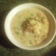 A picture of Potatoe and bacon soup.