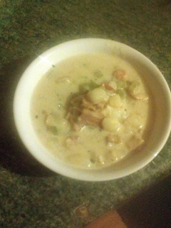 A picture of Potatoe and bacon soup.