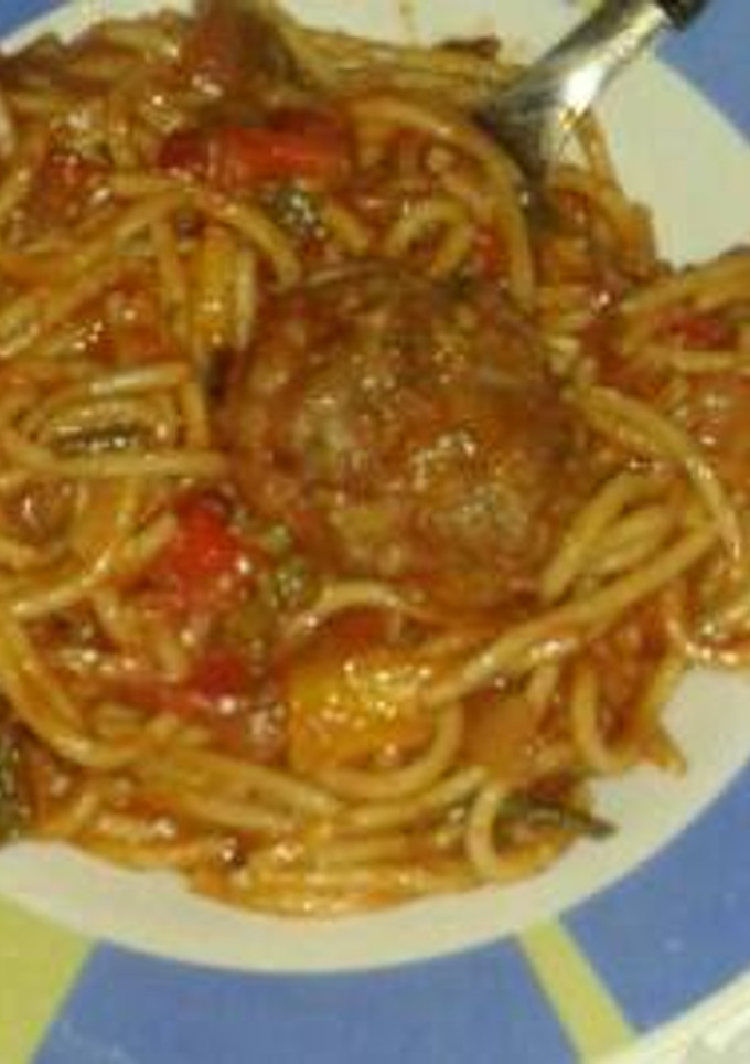 Una foto de Fideos con tuco y albóndigas! !