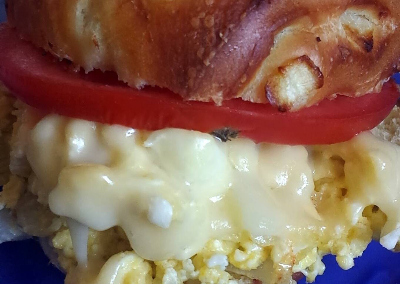 Cheesy egg sandwich