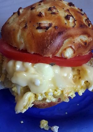 A picture of Cheesy egg sandwich.