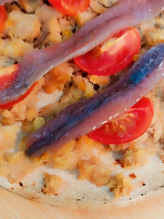 Una foto de Pizza fit - atún y anchoas