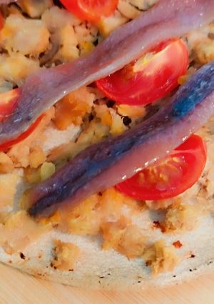Una foto de Pizza fit - atún y anchoas