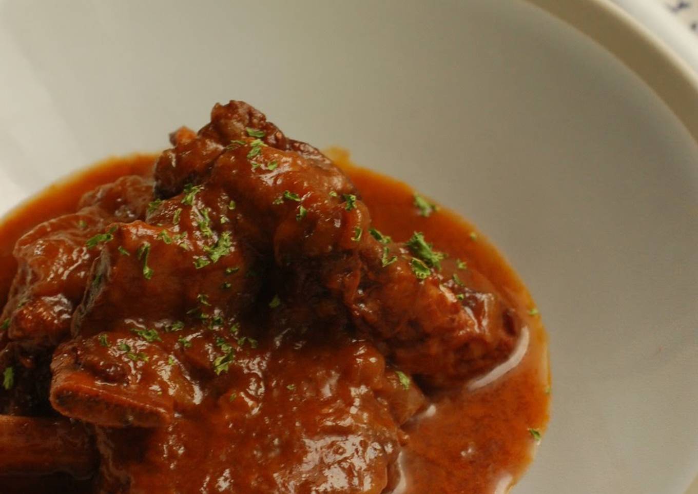 Simmered Spare Ribs in Red Wine Sauce (with a pressure cooker)