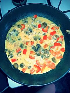 A picture of Mushroom n pepper omelette.