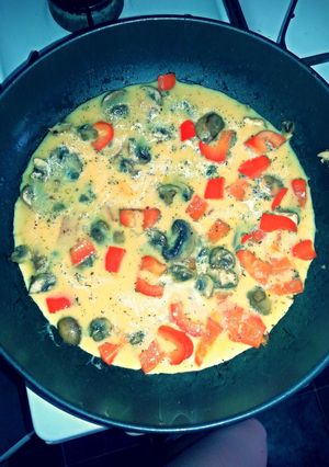 A picture of Mushroom n pepper omelette.