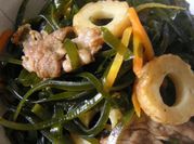 A picture of simmered shredded kombu