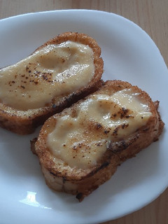 Una foto de Torrijas con crema pastelera y caramelizadas