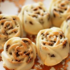 A picture of Gluten-free Raisin Rolls with Rice Flour.