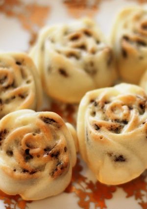 A picture of Gluten-free Raisin Rolls with Rice Flour.