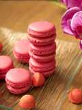 Strawberry Tagada Macarons