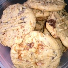 A picture of Butter finger Peanut Butter Chocolate Chunk Cookies.