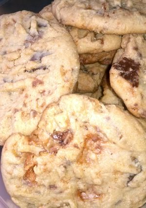 A picture of Butter finger Peanut Butter Chocolate Chunk Cookies.