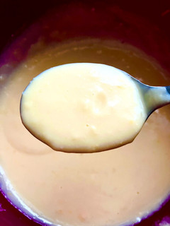 Una foto de Crema pastelera con huevos de casa. Al microondas!
