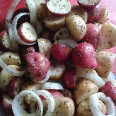 A picture of Baby red n white potato.
