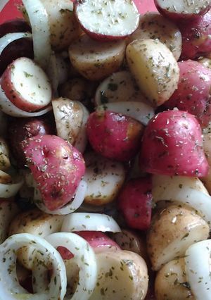 A picture of Baby red n white potato.