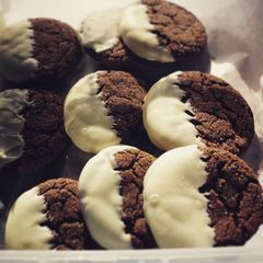 A picture of Spiced molasses cookies.
