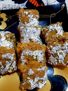 बूँदी की बर्फी (bundi ki burfi recipe in Hindi) रेसिपी मुख्य फोटो