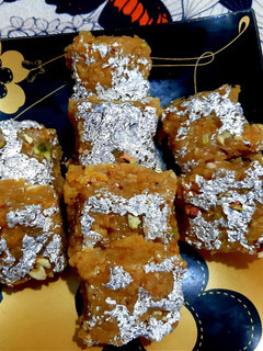 बूँदी की बर्फी (bundi ki burfi recipe in Hindi) रेसिपी मुख्य फोटो