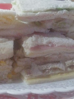 Una foto de Sándwiches de miga 🥪🥪😋