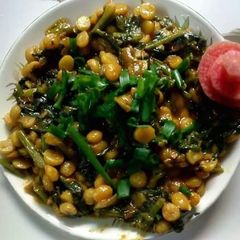 A picture of Dal palak.