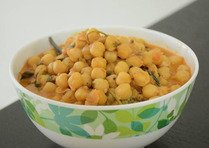 Steps to Make Quick Chickpeas Curry