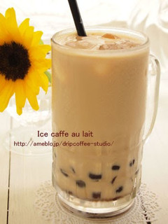 A picture of Iced Cafe au Lait with Black Tapioca.