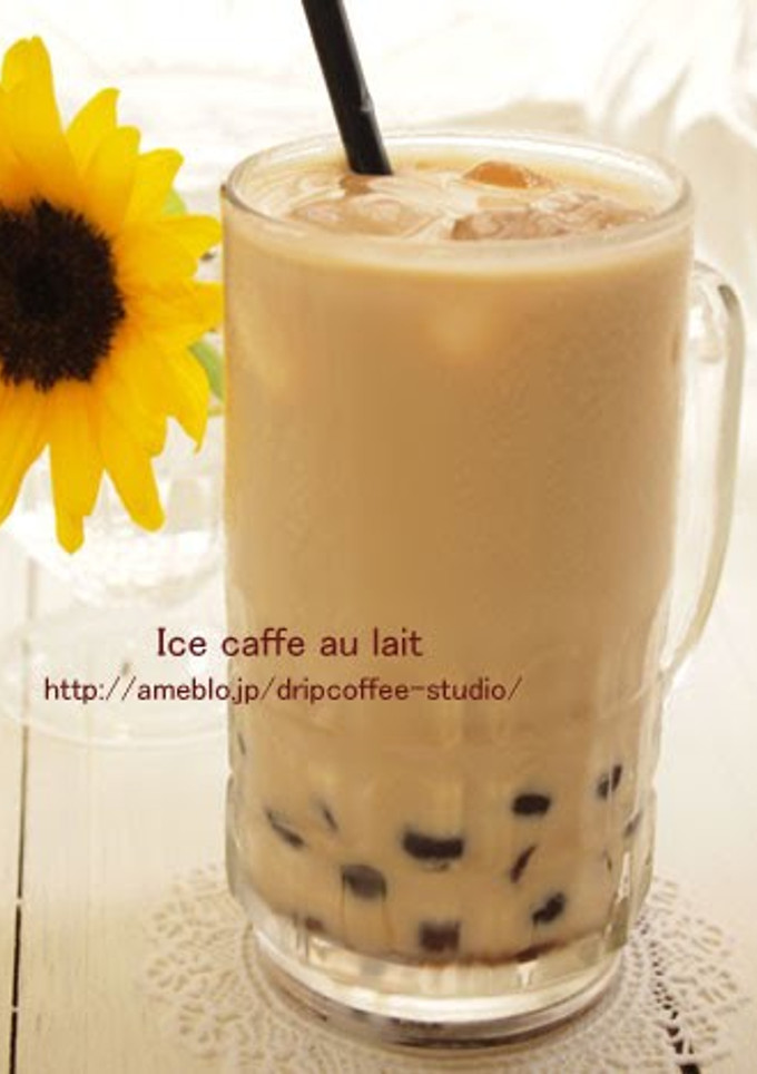 A picture of Iced Cafe au Lait with Black Tapioca.