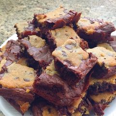 A picture of Cookie Brownies.