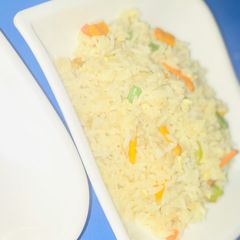 A picture of Frying rice with egg and vegetables.