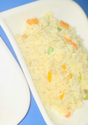 A picture of Frying rice with egg and vegetables.