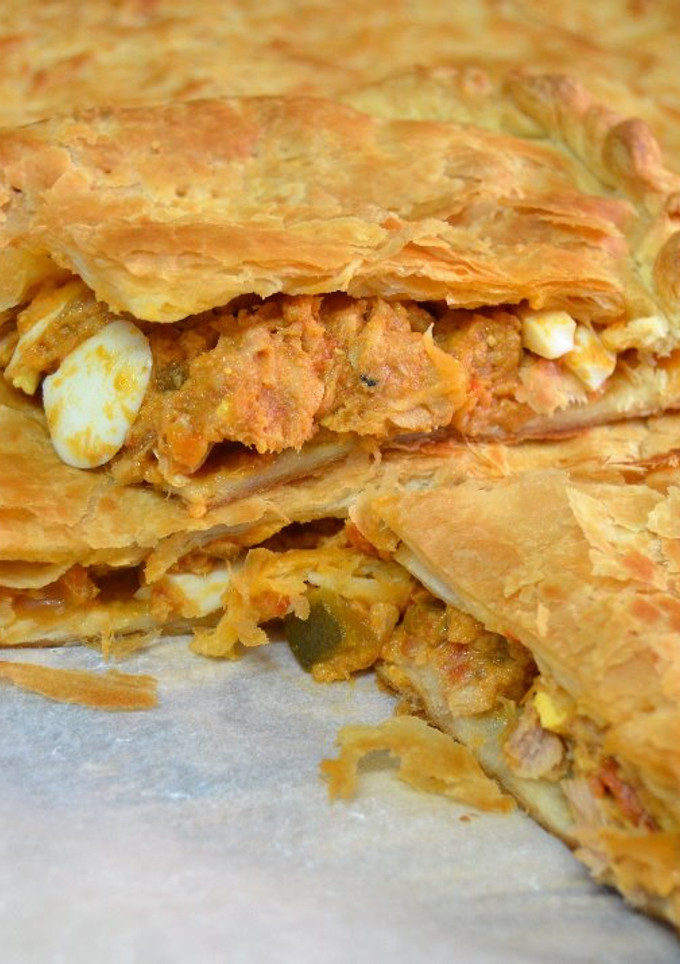 Una foto de Empanada de hortalizas con atún y huevo