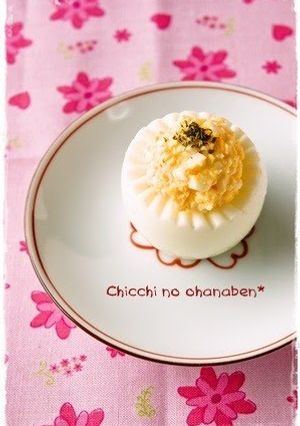 A picture of Charaben Side Dish Flower Egg Carved with a Straw.