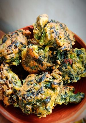 পুঁইপাতার পকোড়া (pui patar pakoda recipe in Bengali) রেসিপির প্রধান ছবি