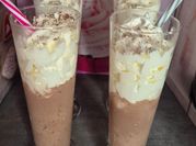 Une photo de sirop de noisette
