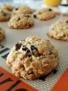 A picture of Lactation Oatmeal Raisin Cookies.