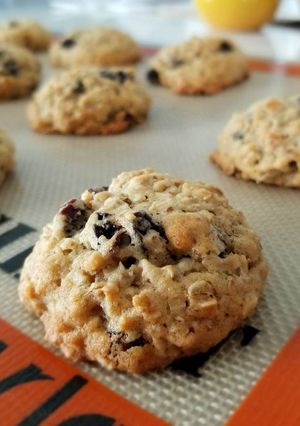 A picture of Lactation Oatmeal Raisin Cookies.