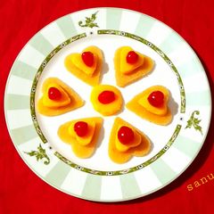 A picture of Little Heart Canapé.