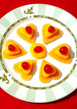 A picture of Little Heart Canapé.