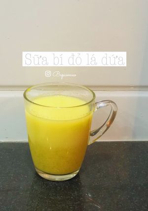 Hình của món Sữa bí đỏ lá dứa.