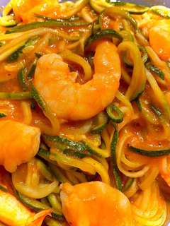 Una foto de Espagueti de calabacín con langostinos 🦐🥒 Calapasta (Para 2 personas)