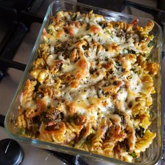 A picture of Tuna and kale pasta bake.