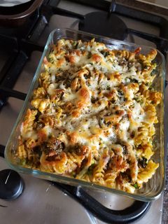 A picture of Tuna and kale pasta bake.