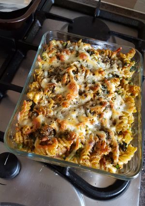 A picture of Tuna and kale pasta bake.