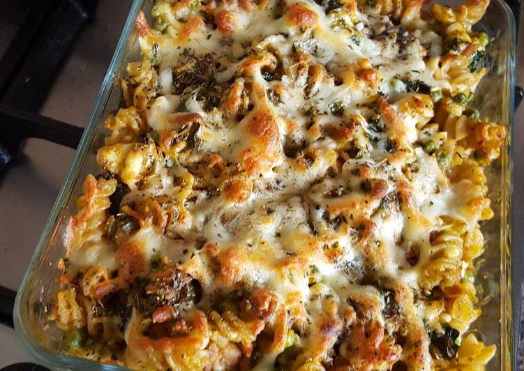 5 Easy Dinner Tuna and kale pasta bake