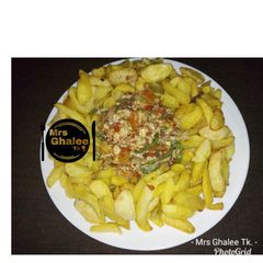 A picture of Chips with egg sauce.