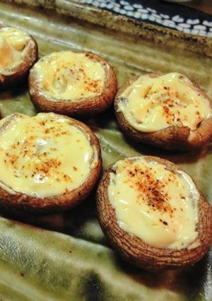 A picture of Shiitake Mushroom Mayonnaise & Cheese Bake with Shichimi Spice.