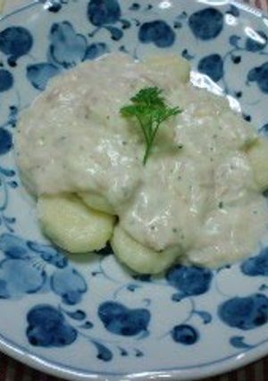 A picture of Potato Gnocchi with Cream Sauce.