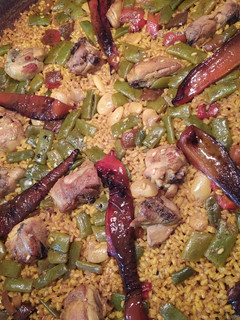 Una foto de Paella de pollo 🥘