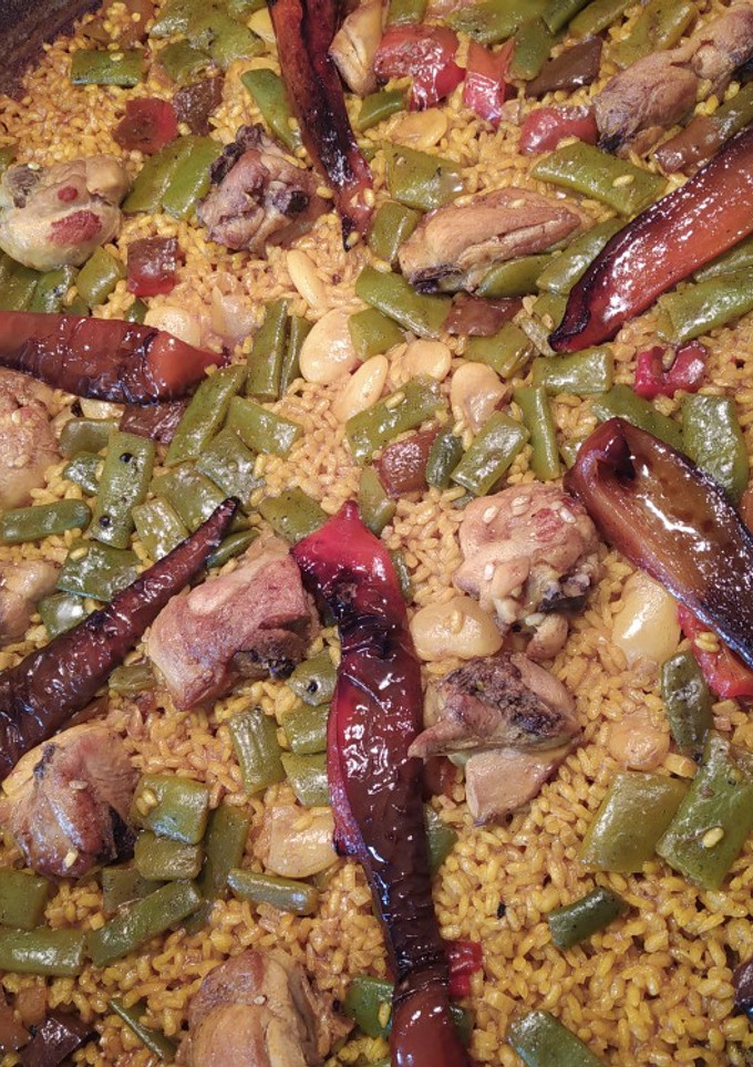 Una foto de Paella de pollo 🥘